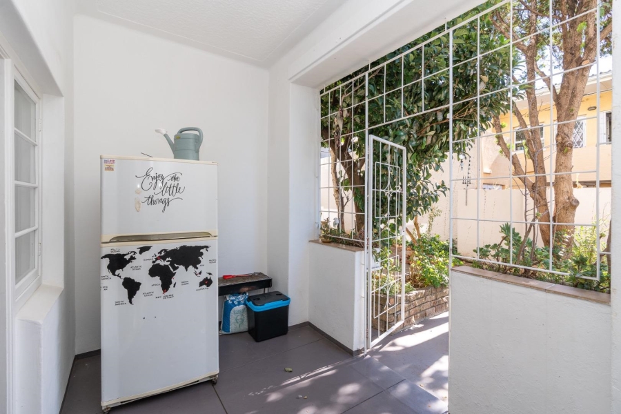 2 Bedroom Property for Sale in Vredehoek Western Cape